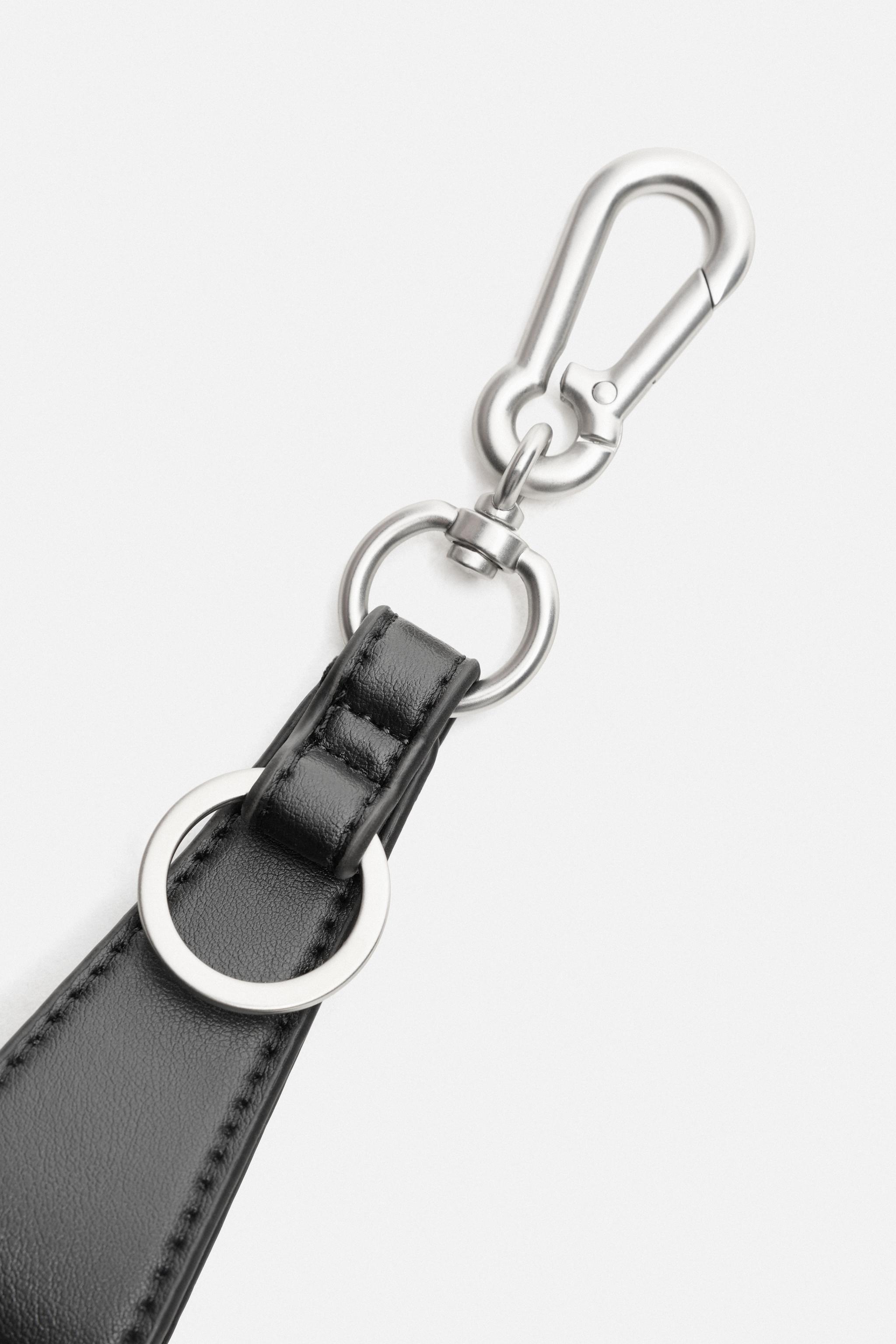 SMOOTH KEYCHAIN